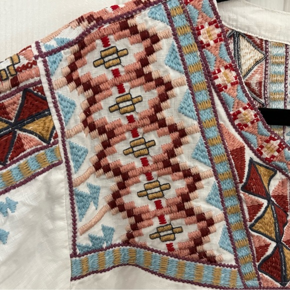 Johnny Was Wht Linen and Embroidered Top - Picture 3 of 7